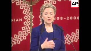 WRAP Clinton, Obama in Church, Edwards s'bite