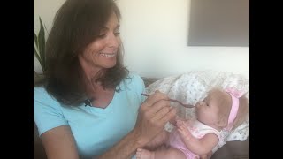 Tips on How to Teach Your Baby to Spoon Feed