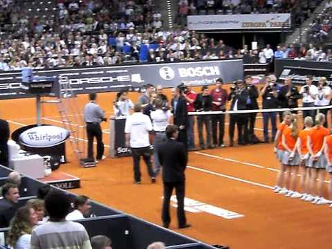 Winning ceremony of Svetlana クズネツォワ vs Dinara サフィンa @ Porsche テニス Grand 2009 1／3
