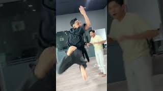 Ehin Dengan Haris Buat Apa, Risyah Kasi Payung