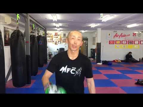 Shinobu Komatsu 55 years old ムエタイ キックボクシング ダイエット フィットネス ジム 大阪Cr Eminem Till I Collapse