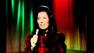 Watch Loretta Lynn What Makes Me Tick video