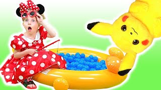 Five Little Ducks Went Swimming One Day With Alice Kids Songs Super Simple Songs