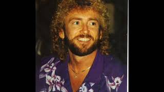 Watch Keith Whitley Somebodys Doing Me Right video