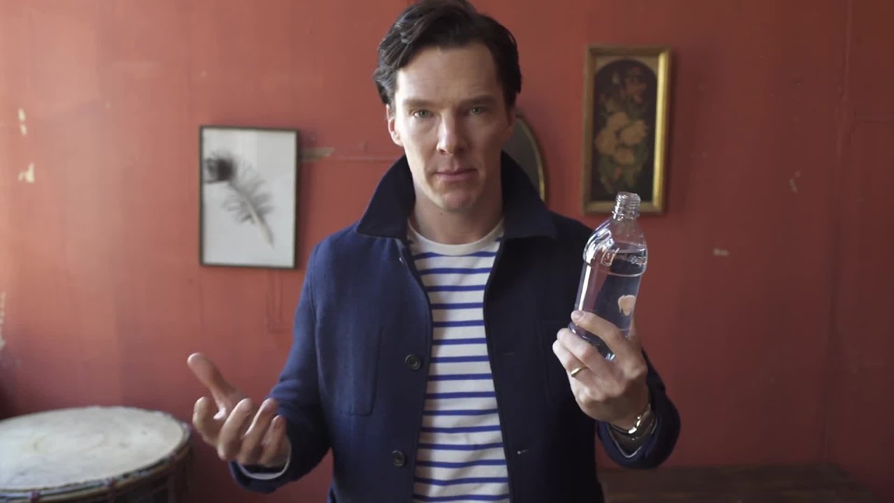 Benedict Cumberbatch Does a Magic Trick