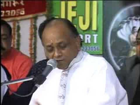 SHRI VINOD AGARWAL SINGING BHAJAN IN -----------1