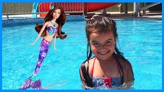 Barbie Deniz Kızı Ve Arkadaşları Ile Havuzda Yüzdük. Barbie Evcilik Oyunları.