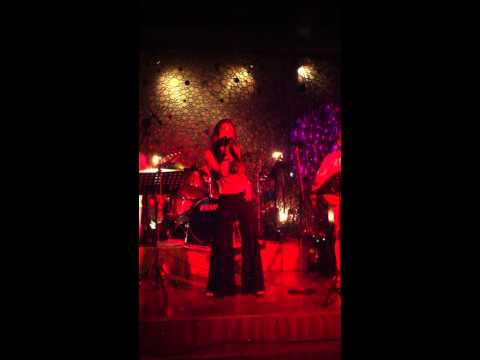 Ngoc bao anh-( Live ) Laisla bonita -- CLUB NAPOLI .MOV