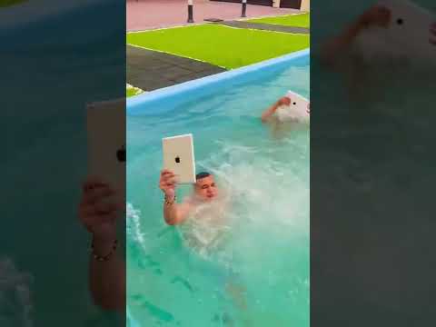 اول واحد يمسك الايباد يكسب 😂💦