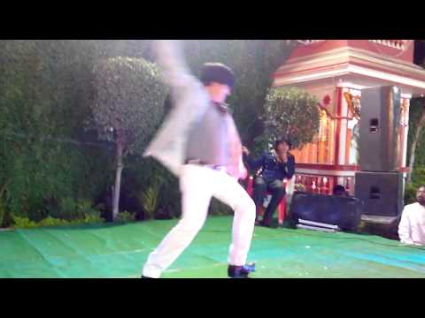 Sharabi song de de payar de