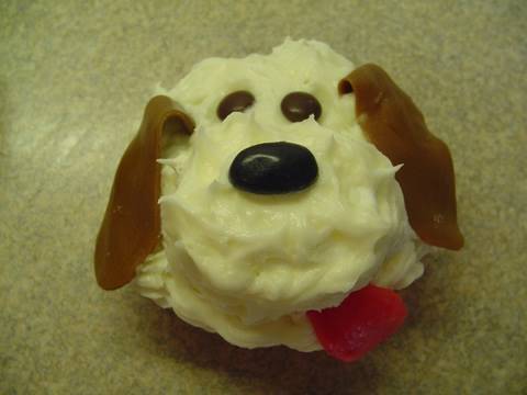Club Birthday Cakes on Let Them Eat Pupcakes  Cake Maker Bakes Low Fat Treats For Dogs In Bid