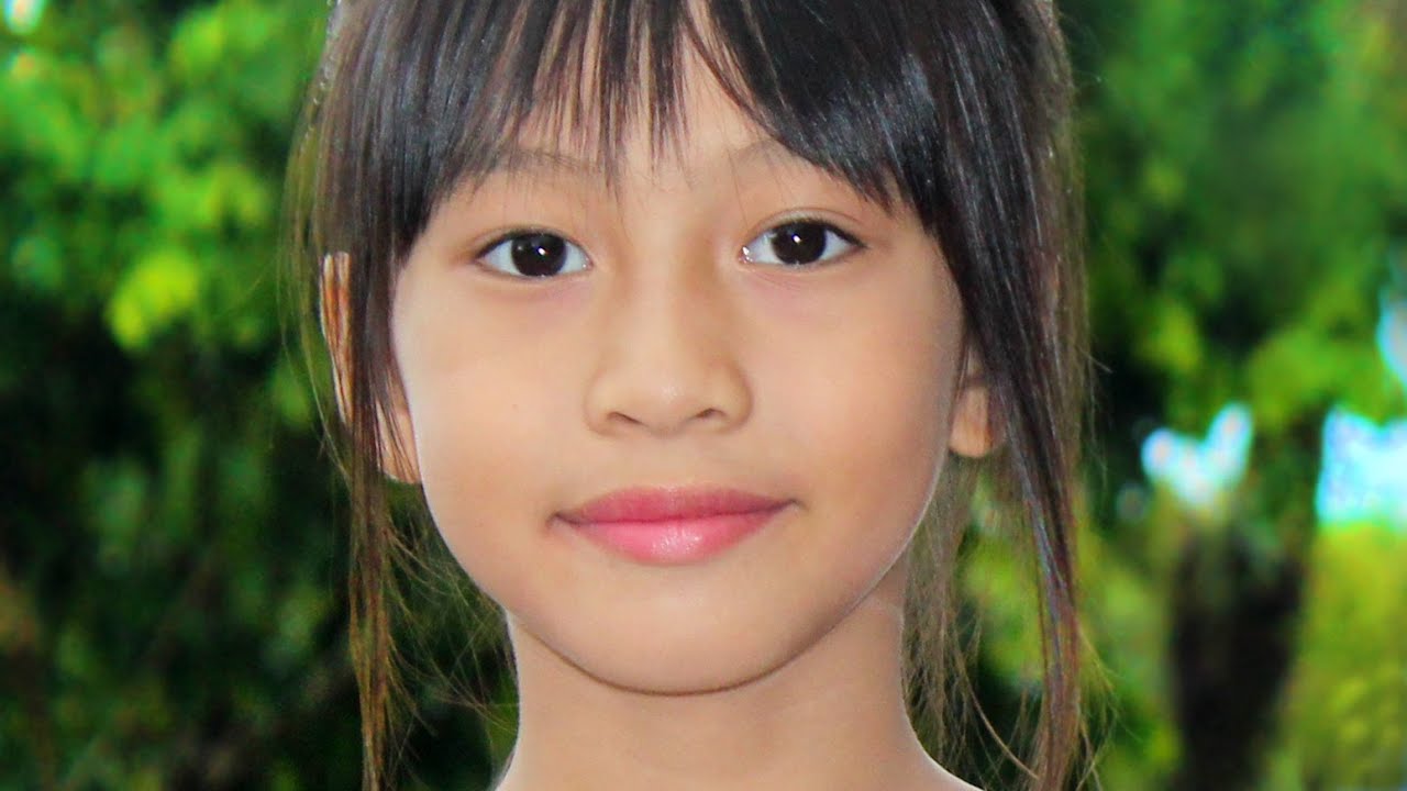Tiny philippine teen