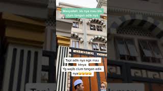 Kakak Nya Mau Cium Tangan Adiknya,Tapi Adiknya Tidak Mau. Masyaallah Viral Di Tiktok