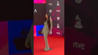 Zaira Nara En La Alfombra Roja De Latin Grammys