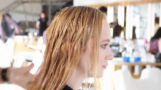 How to Style Textured Waves | Bumble and bumble.