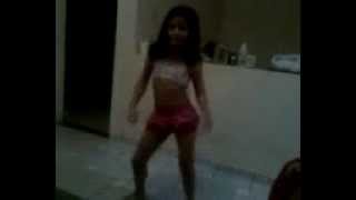 Menina Duda Dancando mp3 mp4 flv webm m4a hd video indir