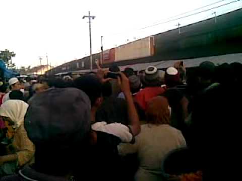 VIDEO FENOMENA ALAM PEMAKAMAN DULMATIN .mp4 Music Videos