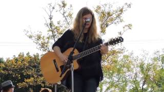 Watch Dar Williams Storm King video