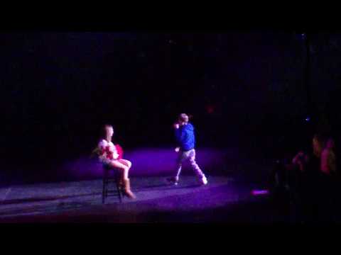 Justin Bieber One Less Lonely Girl Live. Justin Bieber-One Less Lonely
