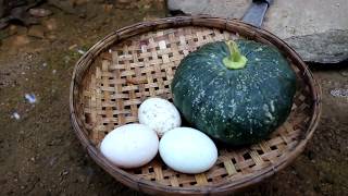 Survival skills: Eggs in the pumpkin burned in the ground for food - Cooking eggs eating delicious
