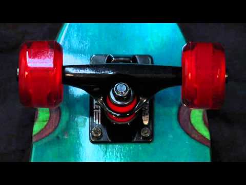 Santa Cruz: Sidewalk Screamer