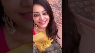 Actress Janani Iyer Beautiful Video In Saree