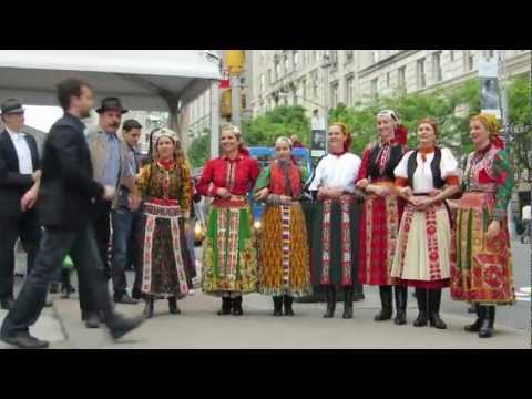 hungarian flash mob in nyc hungarian flash mob in nyc klip izle