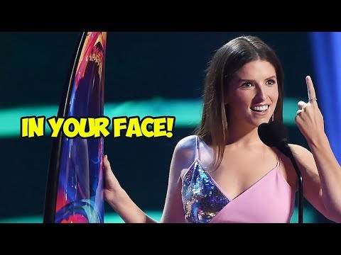 Anna Kendrick Jokingly Disses Ryan Reynolds in 2018 Teen Choice Awards Speech
