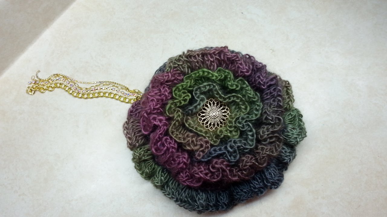 Crochet Ruffled Flower Clutch With Zipper #TUTORIAL - YouTube