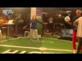 Presenter Cantik Tidak Sengaja Menendang Bola Ke Daerah Vital Kameraman
