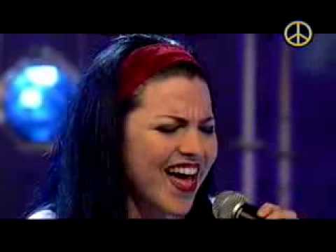 Acoustic performance of the Evanescence Song Going Under by Amy Lee and