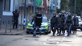 Randalierer mit Messer in Kiosk von SEK überwältigt in Köln-Buchheim am 06.10.17 + O-Töne Randalierer mit Messer in Kiosk von SEK überwältigt in Köln-Buchheim am 06.10.17 + O-Töne