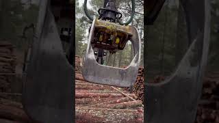 Forwarder John Deere 1510G Súper Grip #Johndeere #Farming #Wood #Tree #Trending #Forwarder #Viral