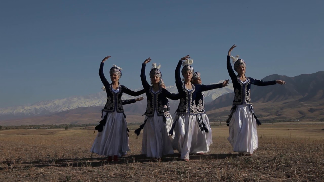 Красивый танец кыргызских девушек видео