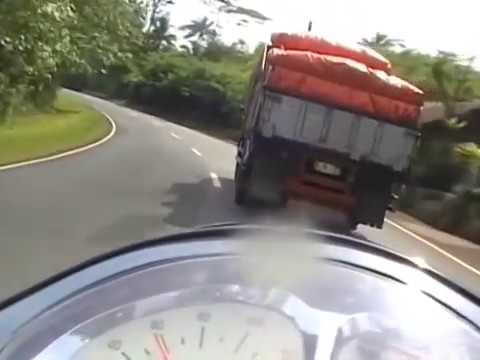 Scooter vs Truck : Kymco People 150