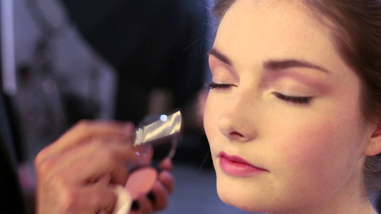 MIA Makeup Spot ! - YouTube
