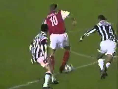 Dennis Bergkamp - Arsenal - Juventus (1)