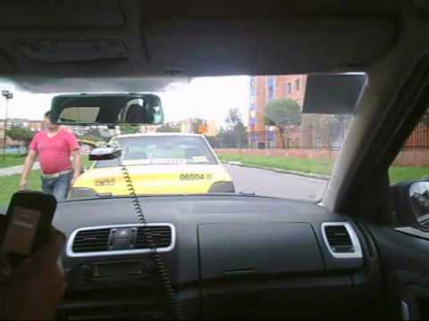 Taxista bogotano en contravía y amenazante!