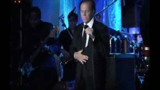 Ecco dov'è finito: Julio Iglesias in esclusiva per l'Uzbekistan