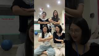 Một Cách Đọc Khác Với Bài Thơ Đi Dép