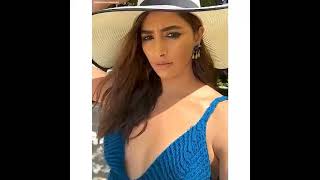 Pooja Hegde Cleavage