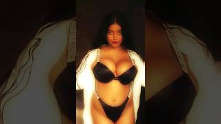 Miss Komolini Bold Black Bikini Look