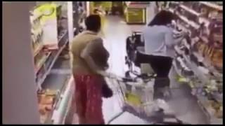 Mujer Defeca Dentro De Tienda Comercial