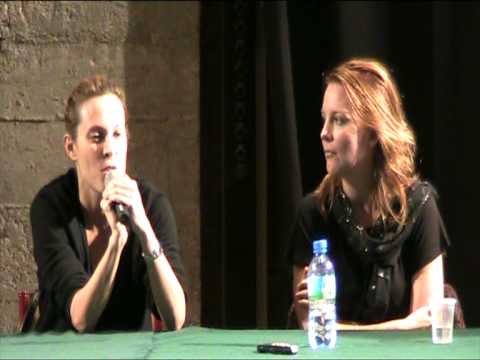 Laurel Holloman and Erin Daniels answering questions at TLW QAF Paris 