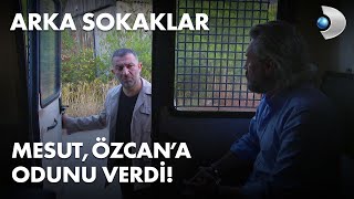 Mesut, Özcan'a odunu verdi! - Arka Sokaklar 563. Bölüm