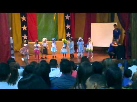 Mi bella Tatiana bailando Rock and roll en el Acto de su escuela!!!