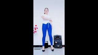 Beautiful Women Dance Square Dance, High Heels And Tights Are So Beautiful