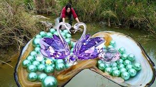 Giant Clams In The Wilderness, With Countless Desirable Pearls And Gemstones, Are So Beautiful