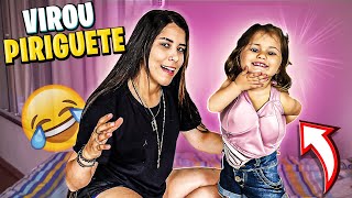 Minha Irmãzinha De 1 Ano Vestindo Minhas Roupas Usou Cropped