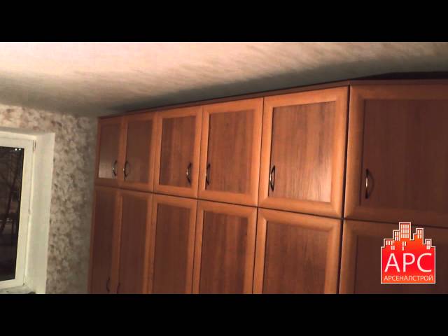 Смотреть встроенный и корпусный шкафы с распашными створками.